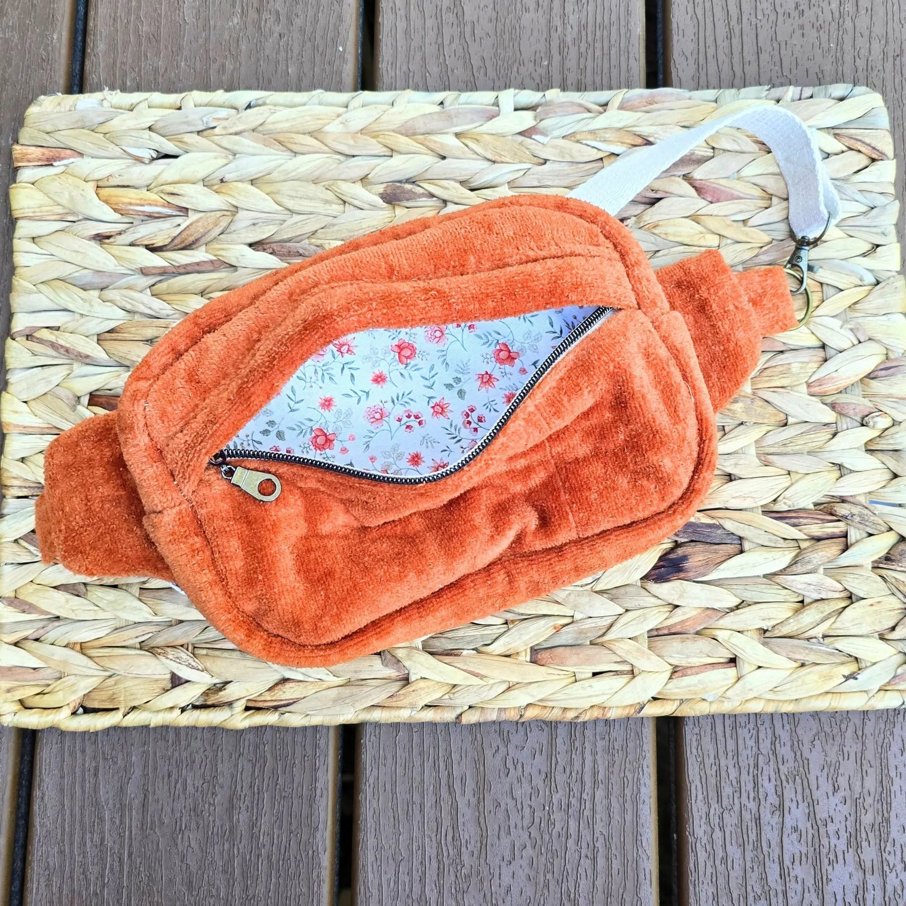 1970s Vintage Towel Crossbody Bum Bag, Retro Boho Fanny Pack, Handmade Terry Cloth Bag, Festival Crossbody Belt Bag, Upcycled Vintage Style Maypop House Designs