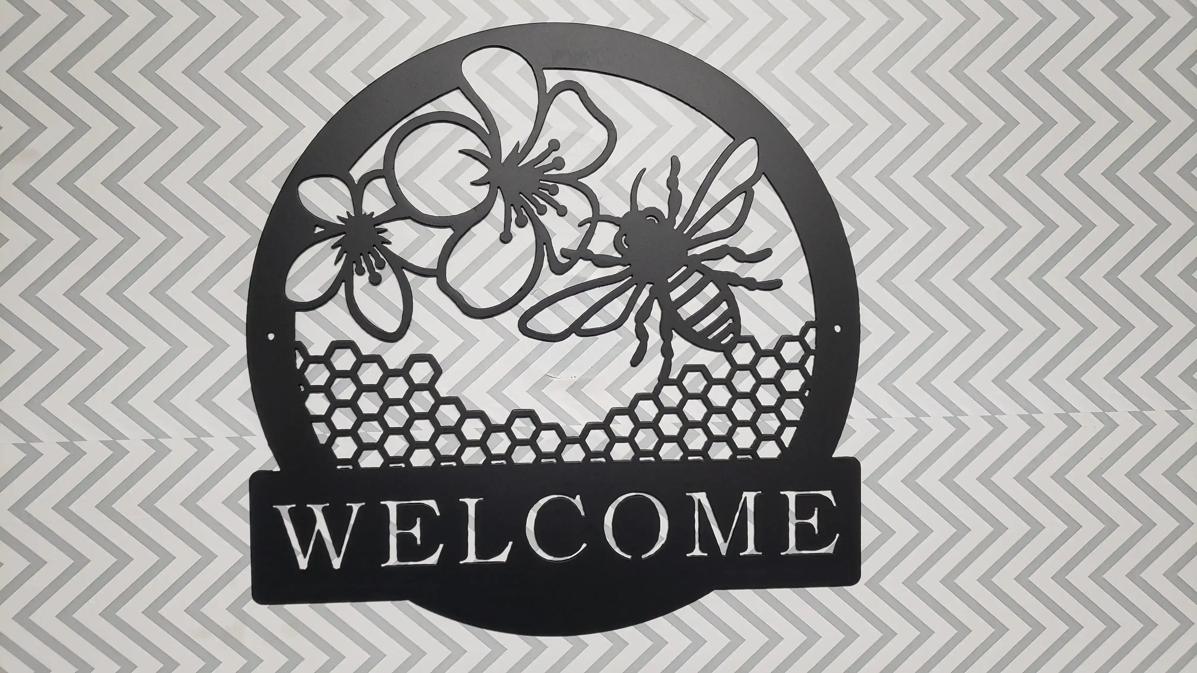 Honey Bee Welcome Sign – Metal Wall Art, Bee Decor for Porch, Garden, Entryway, Custom Steel Welcome Plaque