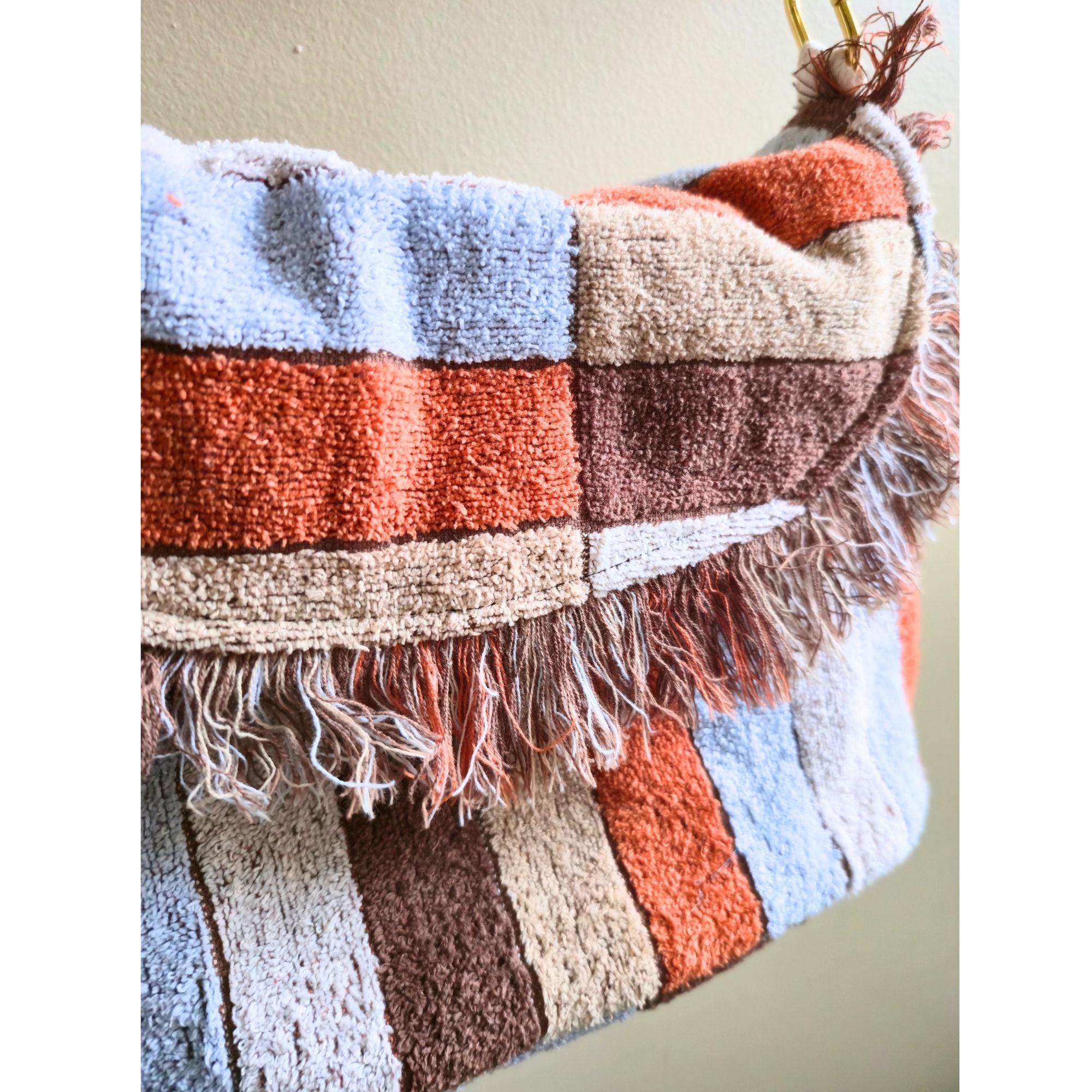 Upcycled vintage retro towel crossbody bag by Maypop House Designs — detail view 2