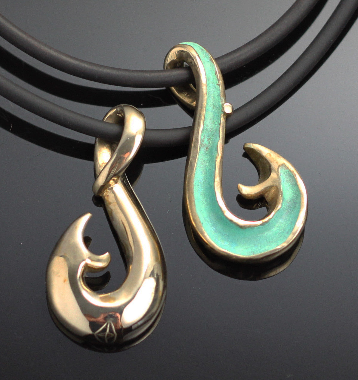 Bronze Wavy Hook Pendant – BRF1014