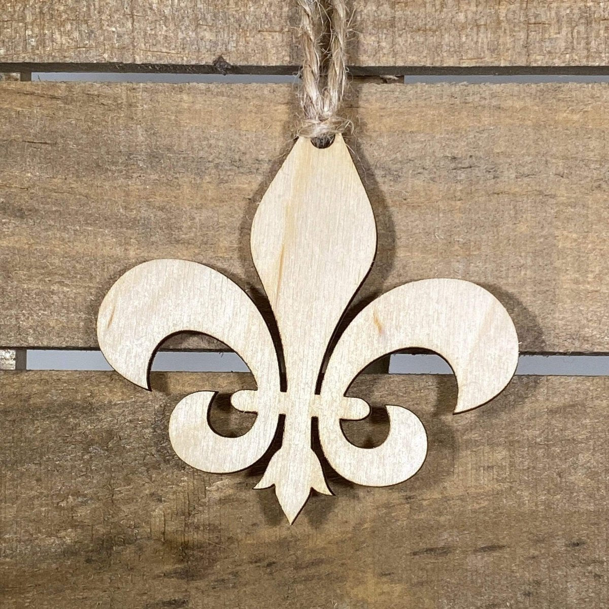 Fleur-de-lis Wooden Christmas Ornament | Elegant Holiday Decor