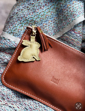 Hand Pouch by Feelhandmade, handmade leather goods detail photo 2