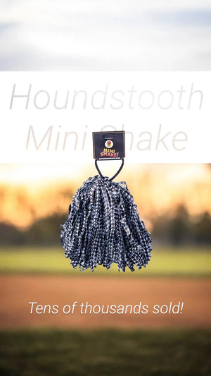 Mini houndstooth pom-pom shaker by Saturday Smack