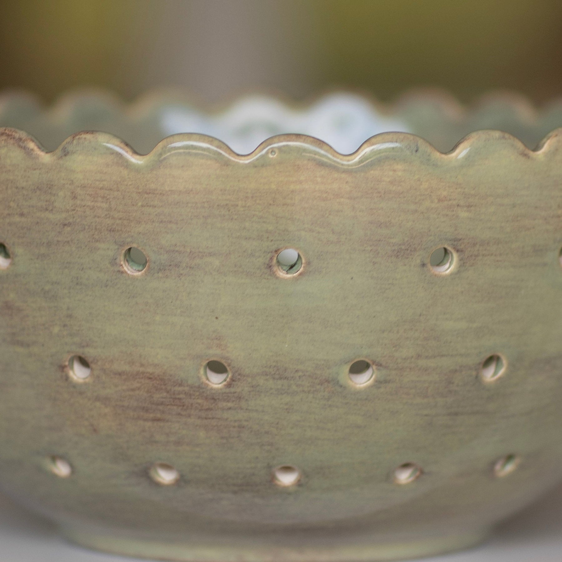 Scalloped Edge Berry Bowl
