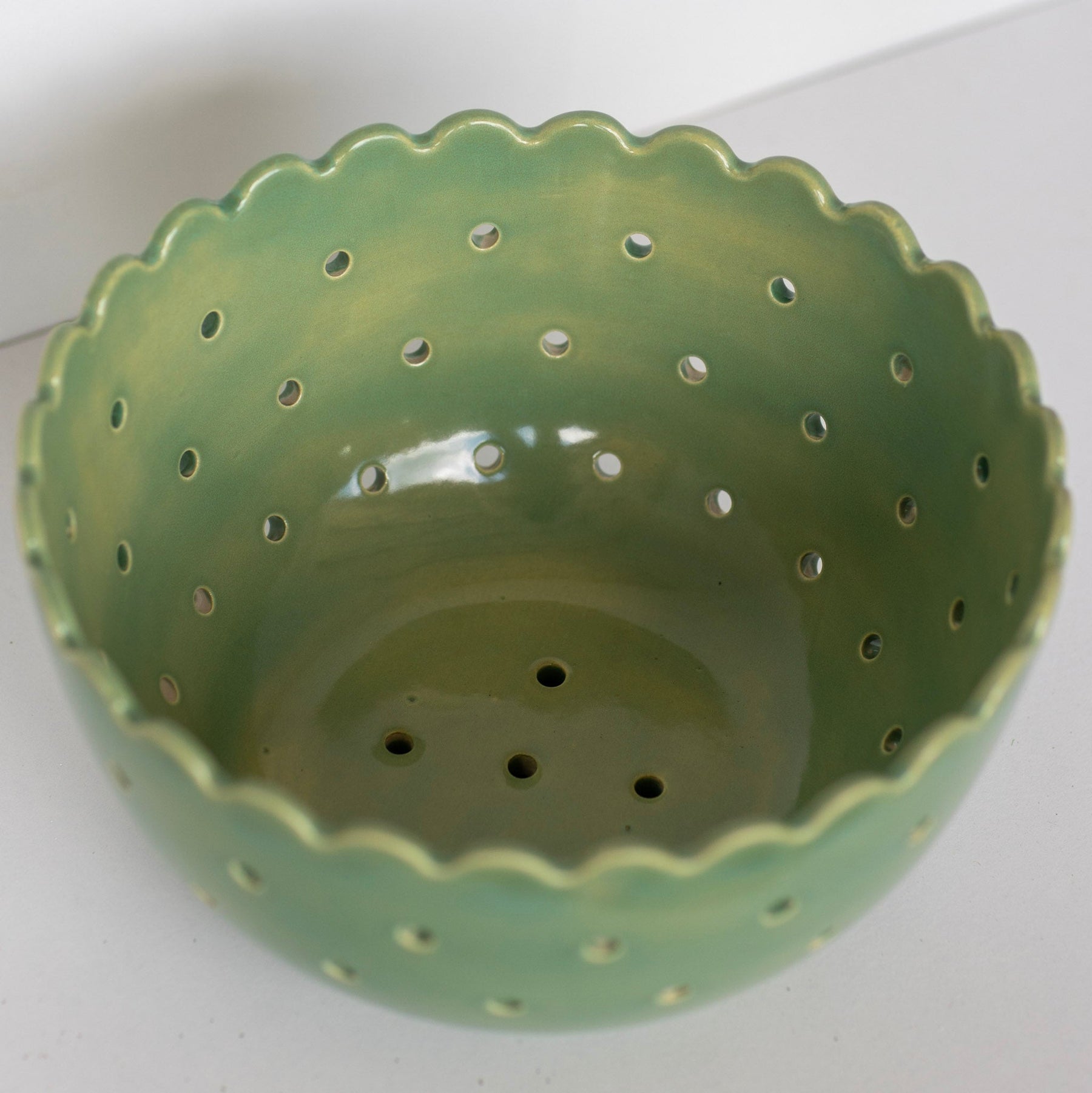 Scalloped Edge Berry Bowl