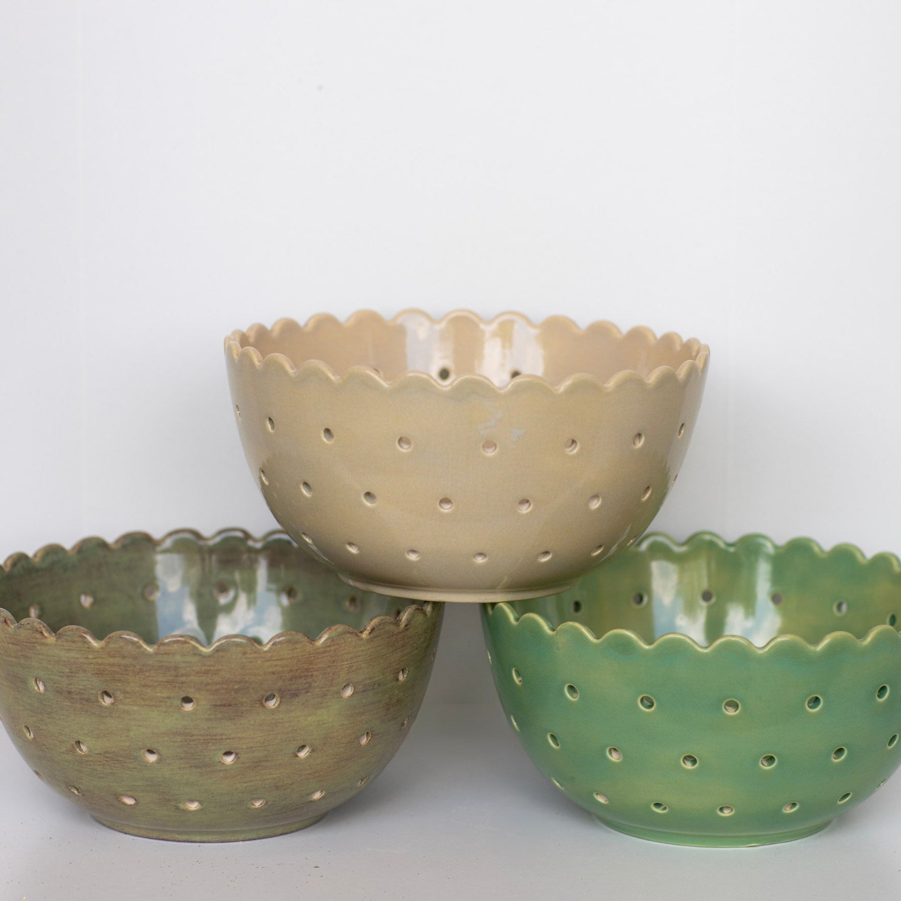 Scalloped Edge Berry Bowl