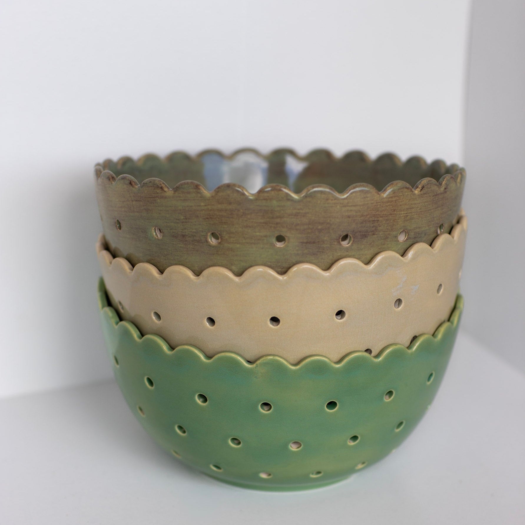 Scalloped Edge Berry Bowl