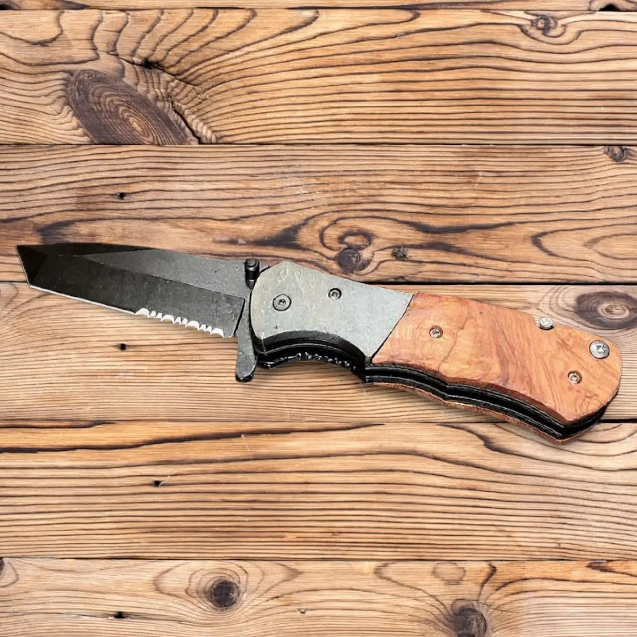 Locking Pocket Knife: Customizable, Durable - Main Street Collective