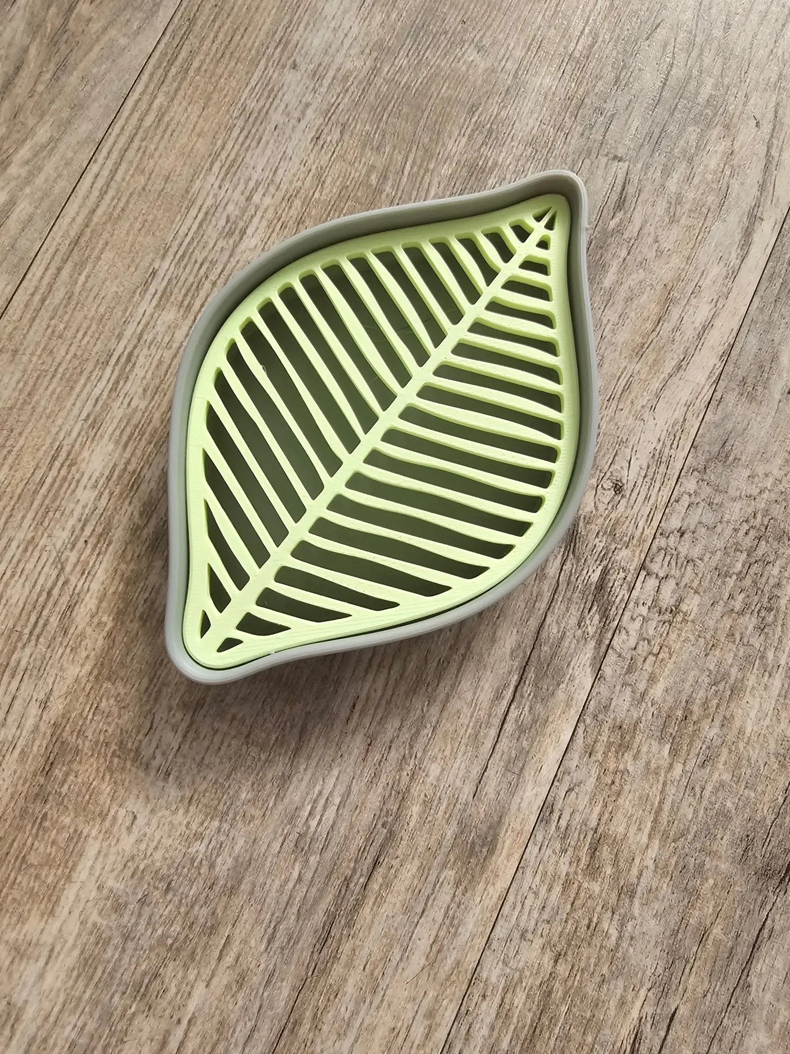 Leaf Soap Dish: 3D Printed Quick-Dry Holder for Round Soap - Handmade Tween Space, Main Street Collective