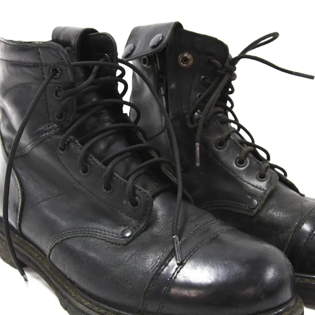 Black paracord boot laces with metal tips