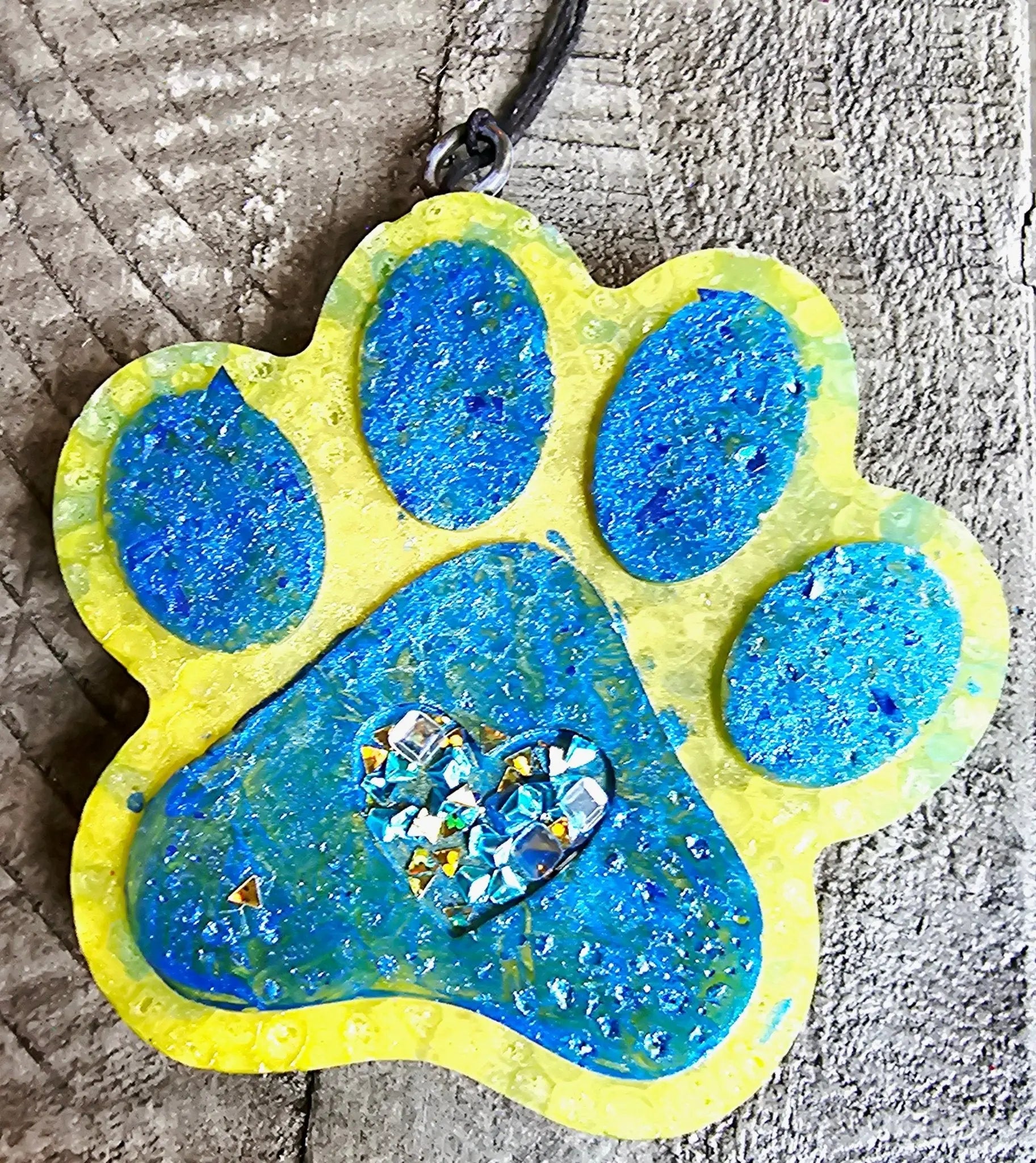 Paw Print Car Freshie: Handmade Pet Lover Aroma Bead Air Freshener - [Store Name]