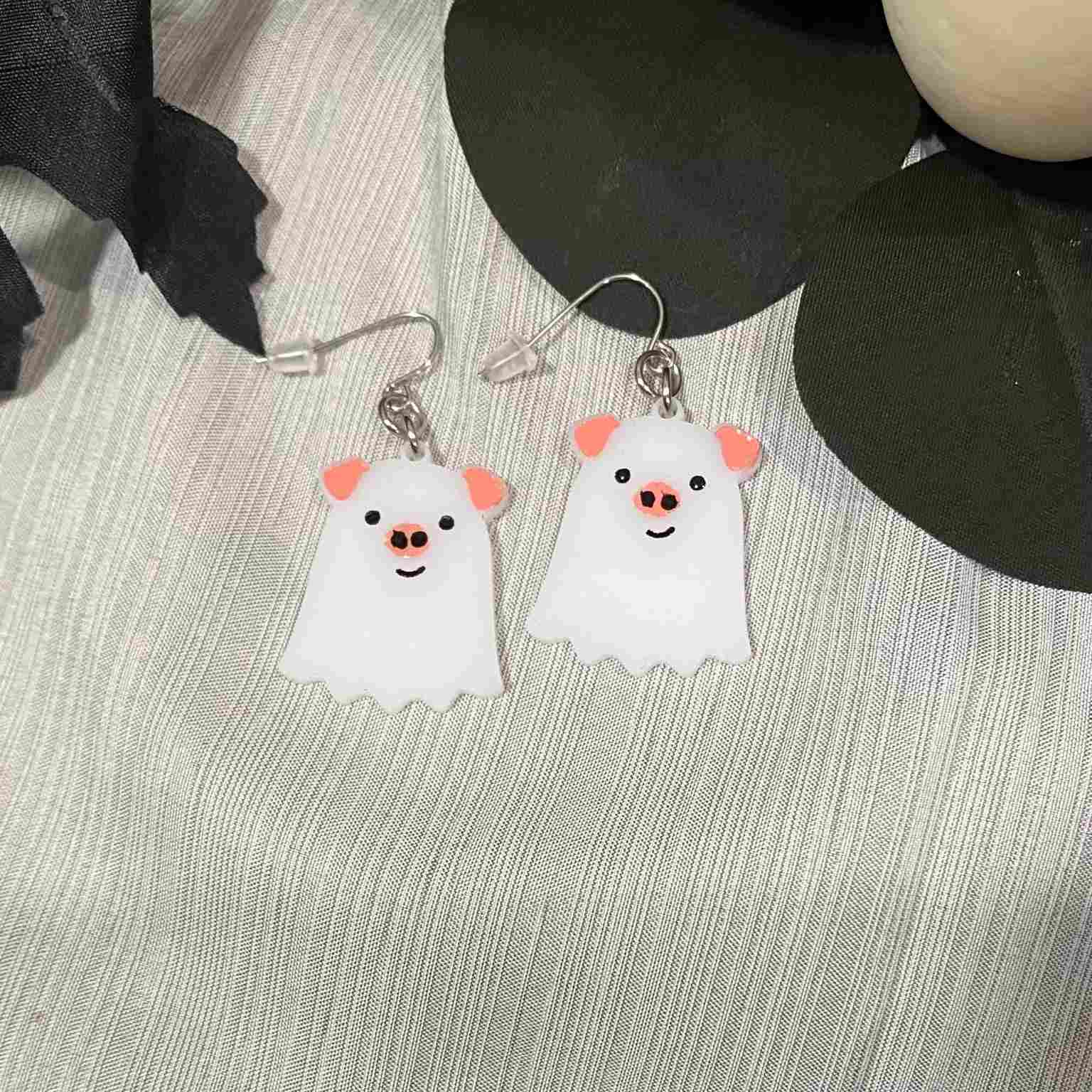 Pig Ghost Earrings: Spooky Cute Halloween Jewelry for Pig Lovers! Handmade acrylic dangle earrings.