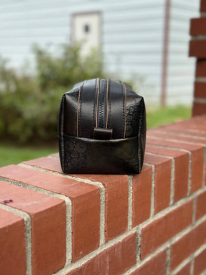 Regular Dop's by Kw Leatherworks, handmade leather goods detail photo 4