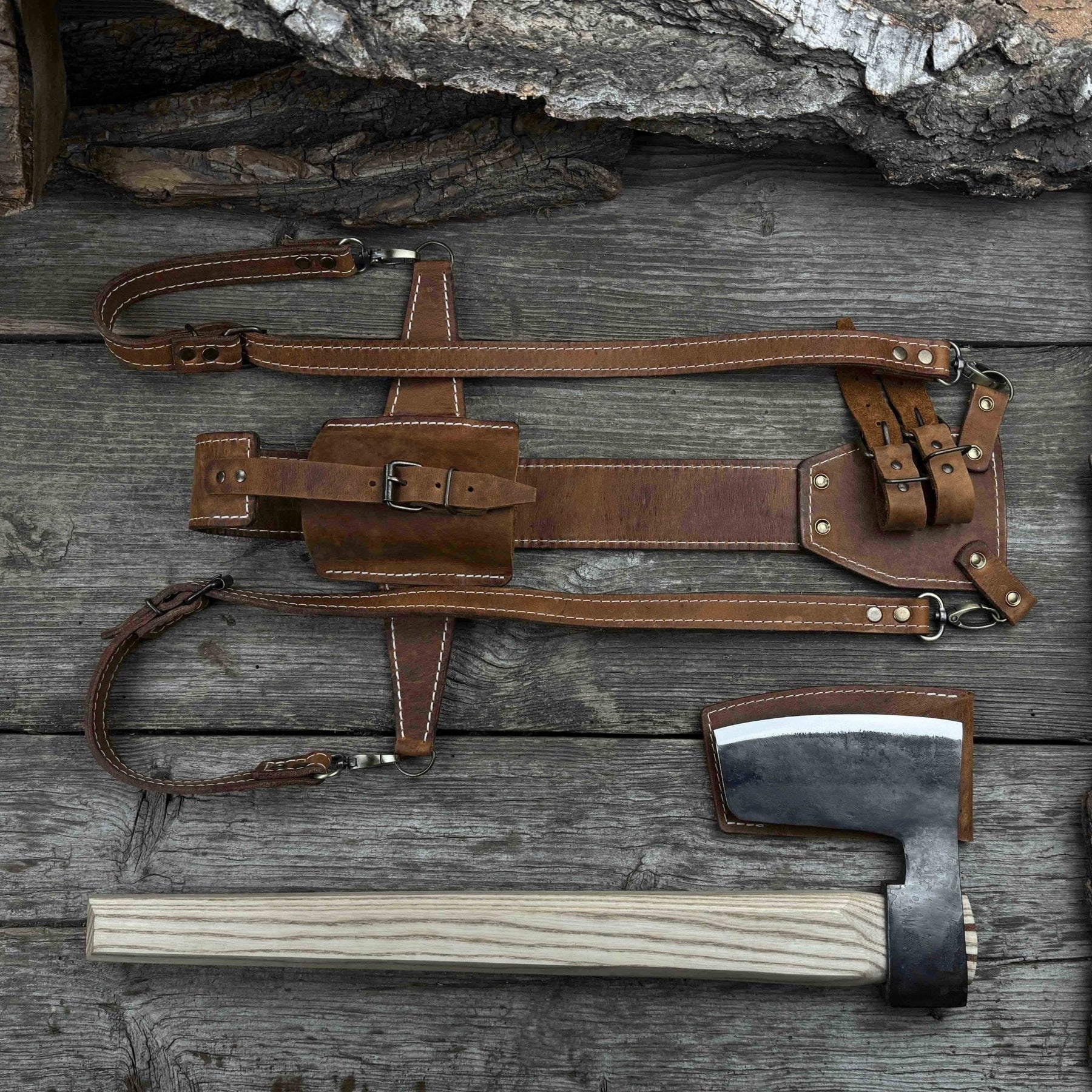 Carpenter’s Axe with Leather Shoulder Sheath, 0.84 kg (1.85 lb)