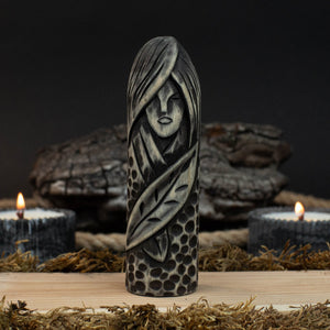 Hand-Carved Eir Figurine – 14 cm (5.7 inches) Wooden Norse Goddess of Healing Statue