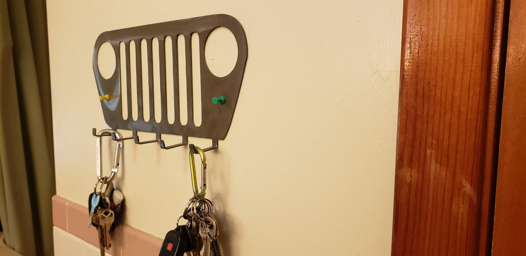 Jeep Wrangler Grill Keychain Rack – Steel Wall Mounted Offroad Organizer