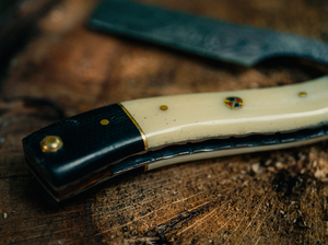 Handmade Damascus Steel Straight Folding Razor — Camel Bone & Buffalo Horn Handle