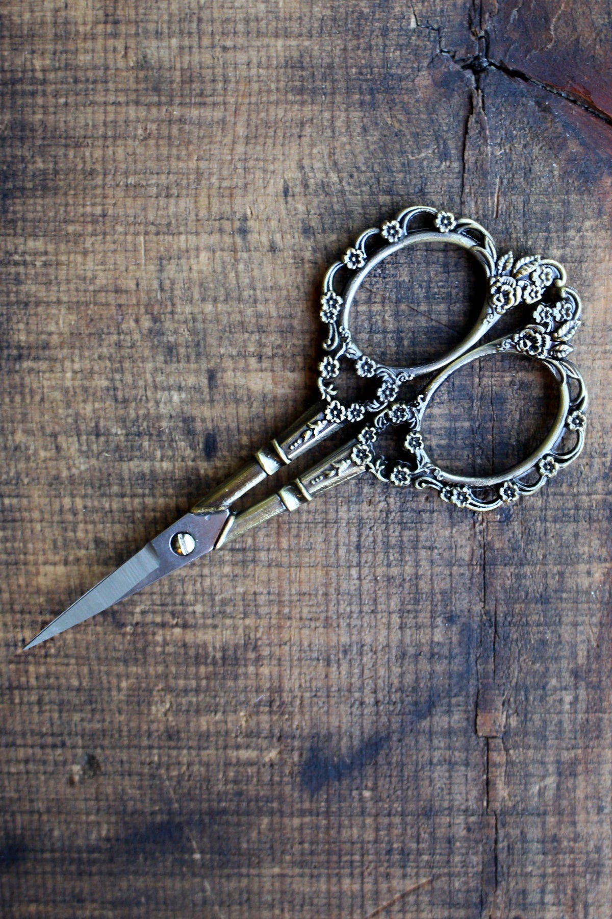 Victorian Scrollwork Scissors detail view 3 by Mountaintop Yarn