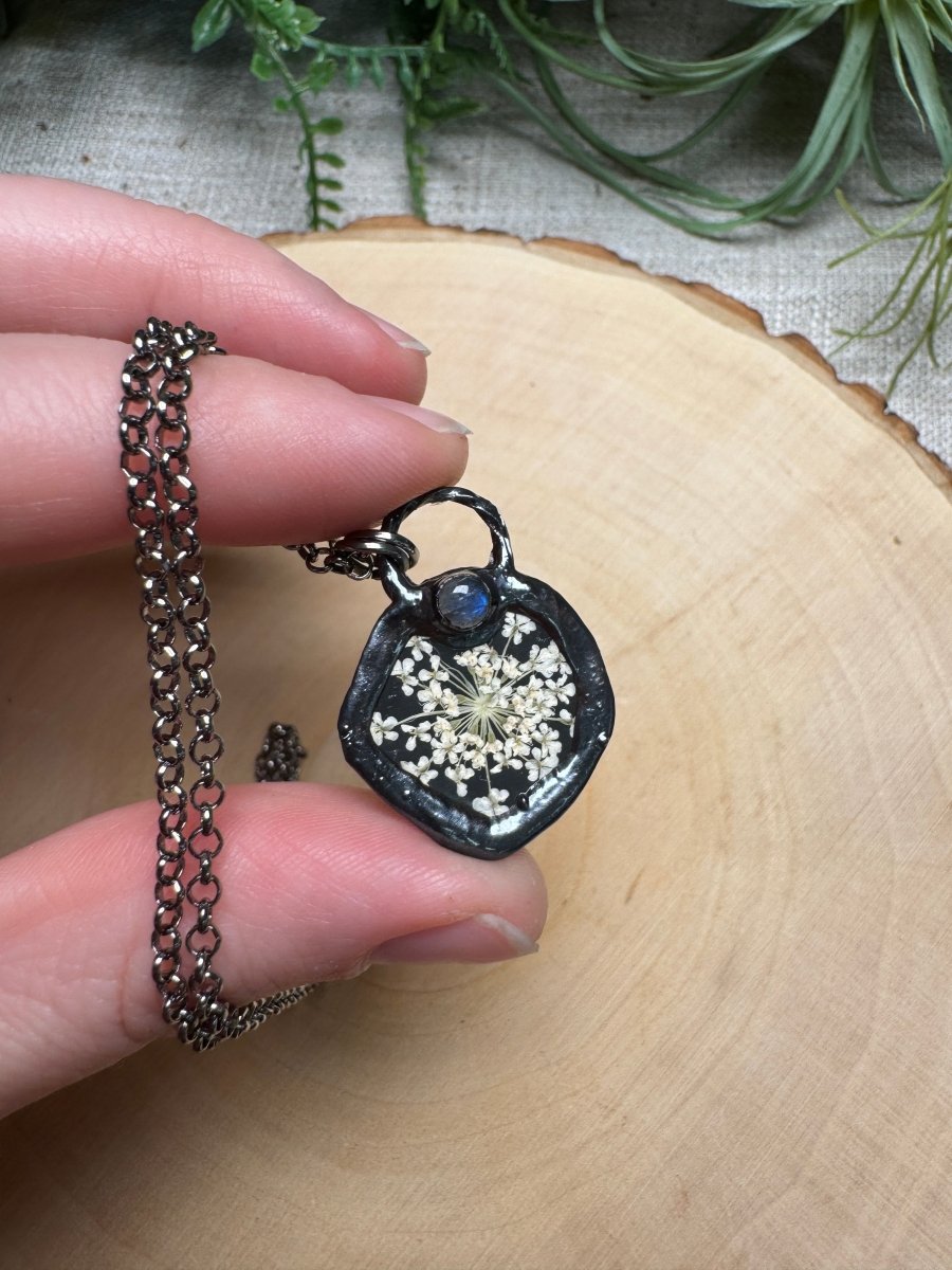 Pearlwyn- Moonstone and Flower Necklace