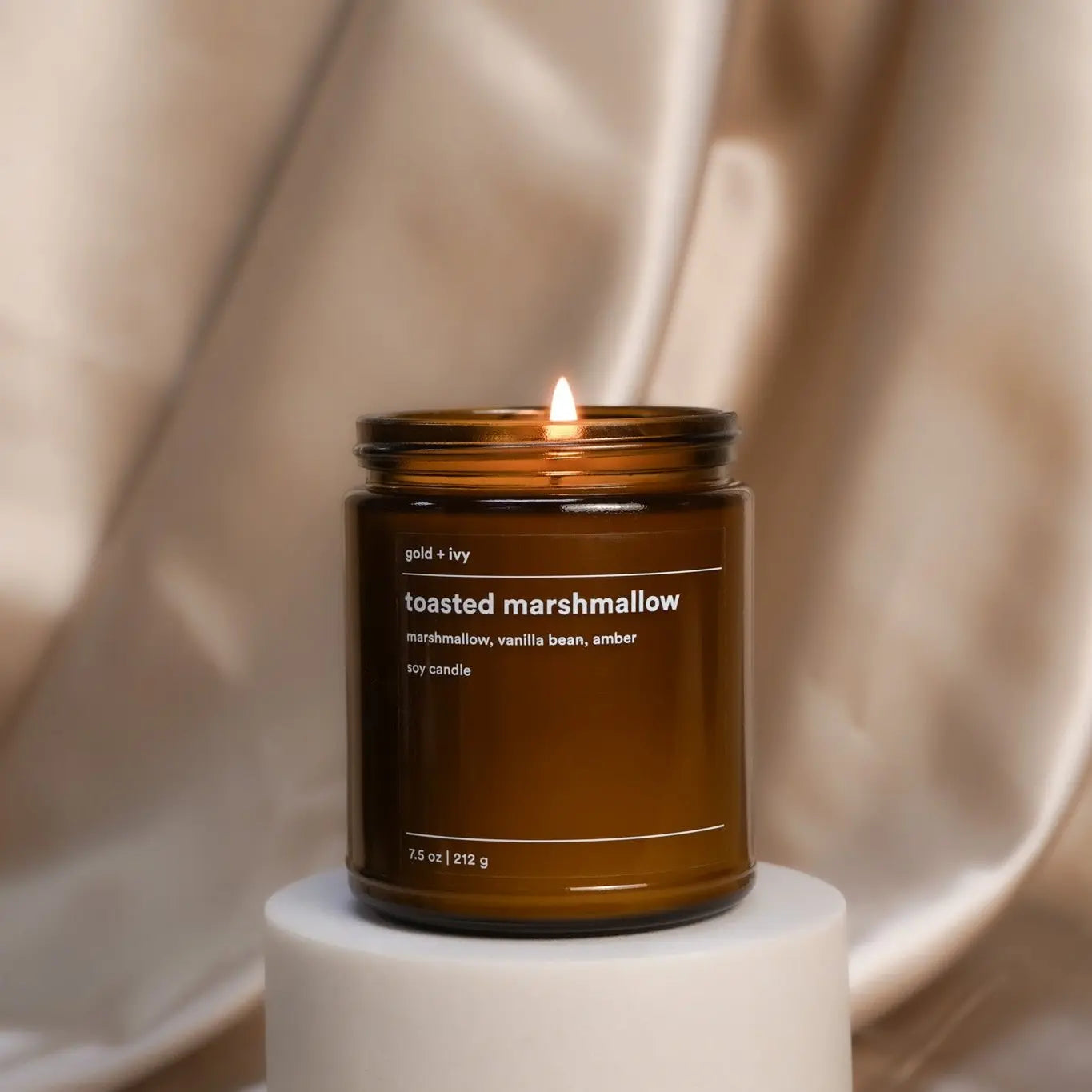 Toasted marshmallow by gold + ivy, scented candle detail photo 3